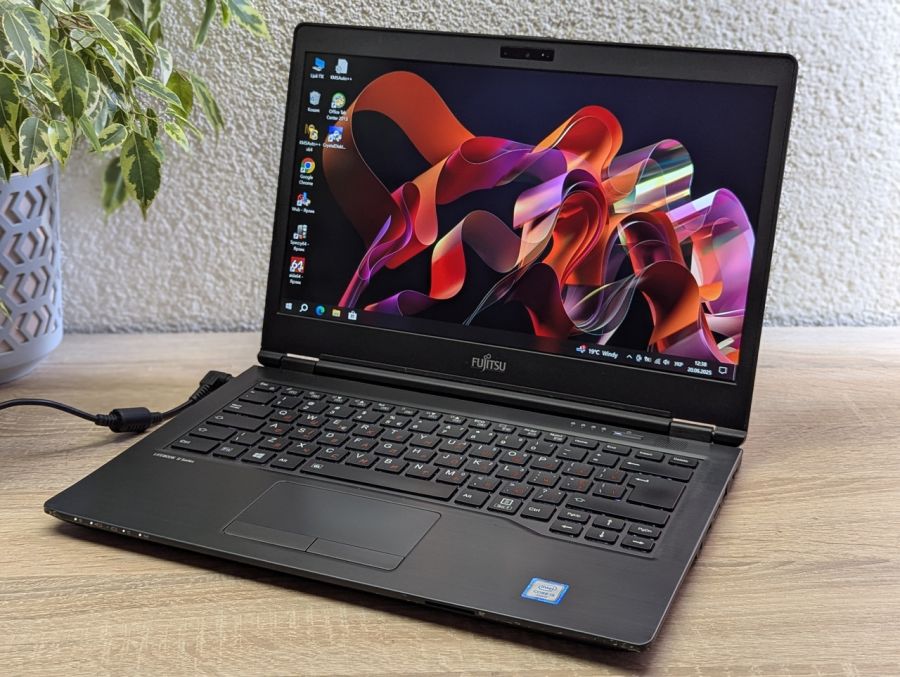 Уцінка! Ноутбук Б/В Fujitsu U747, Intel Core i5-6200U, DDR4 8 GB, SSD 128GB, 14" Full HD