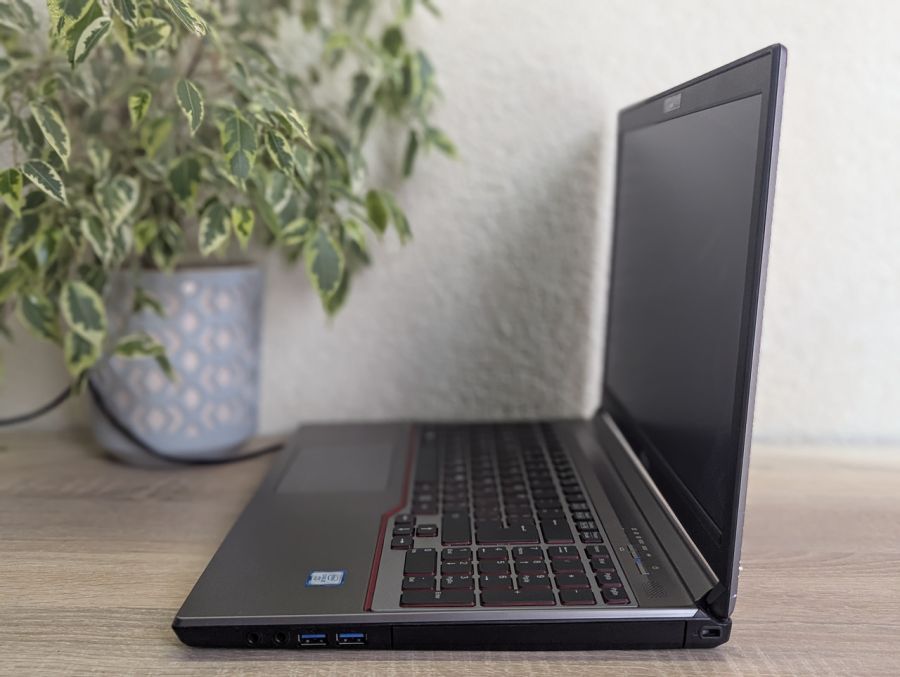 Уцінка! Ноутбук Б/В Fujitsu E756, Intel Core i5-6300U, DDR4 8 GB, SSD 256GB, 15.6" Full HD