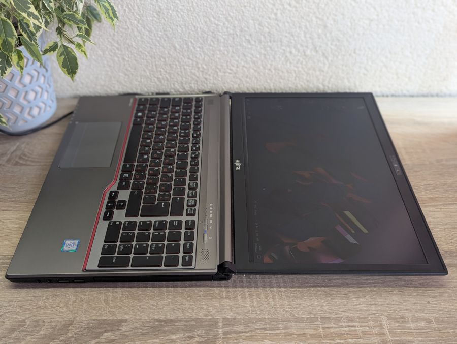 Уцінка! Ноутбук Б/В Fujitsu E756, Intel Core i5-6300U, DDR4 8 GB, SSD 256GB, 15.6" Full HD