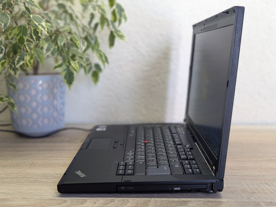 Уцінка! Ноутбук Б/В Lenovo T400, Intel Core 2 Duo T9400, DDR3 8 GB, SSD 128GB, Radeon HD 3400, 14" HD