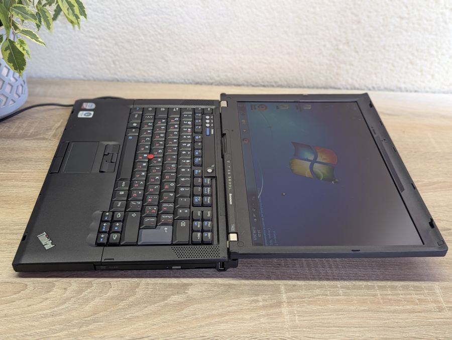 Уцінка! Ноутбук Б/В Lenovo T400, Intel Core 2 Duo T9400, DDR3 8 GB, SSD 128GB, Radeon HD 3400, 14" HD