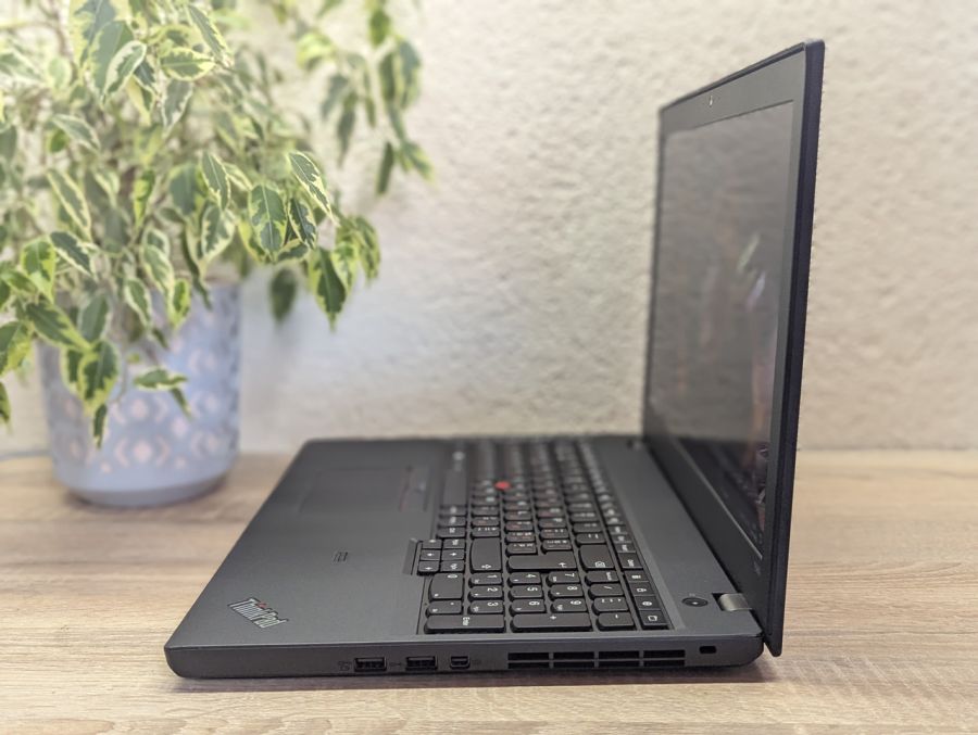Ноутбук Б/В Lenovo ThinkPad T560, Intel Core i5-6200U, DDR3 16 GB, SSD 128GB, 15.6" Full HD