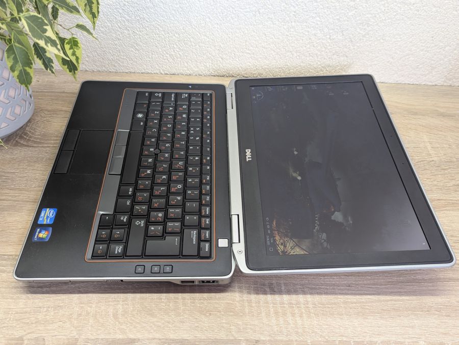 Уцінка! Ноутбук Б/В Dell Latitude E6320, Intel Core i3-2330M, DDR3 8 GB, SSD 128GB, 15.6" HD