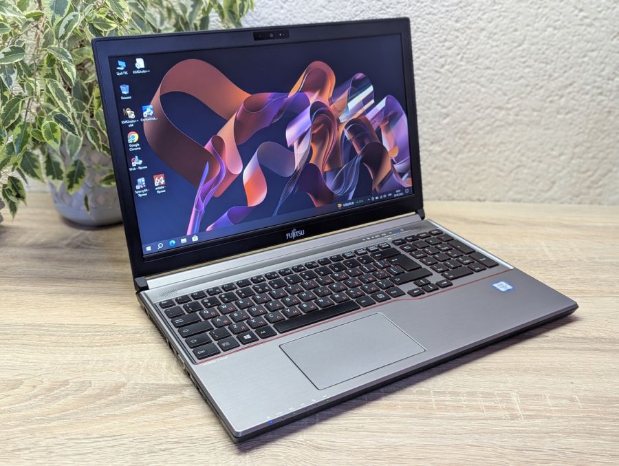 Ноутбук Б/В Fujitsu E756, Intel Core i5-6300U, DDR4 8 GB, SSD 128GB, 15.6" HD