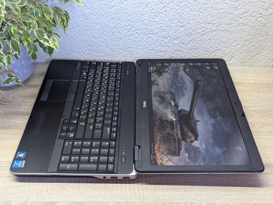 Уцінка! Ноутбук Б/В Dell Latitude E6540, Intel Core i7-4810MQ, DDR3 8 GB, SSD 128GB, AMD Radeon HD 8790M 2Gb, 15.6" Full HD