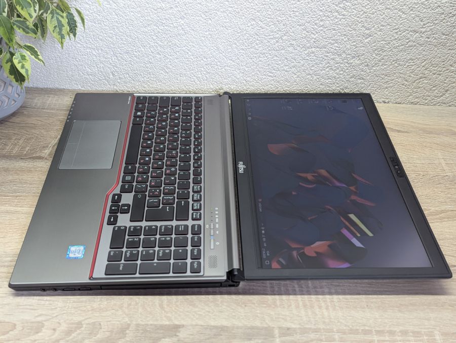 Уцінка! Ноутбук Б/В Fujitsu LifeBook E756, Intel Core i5-6300U, DDR4 8 GB, SSD 128GB, 15.6" HD