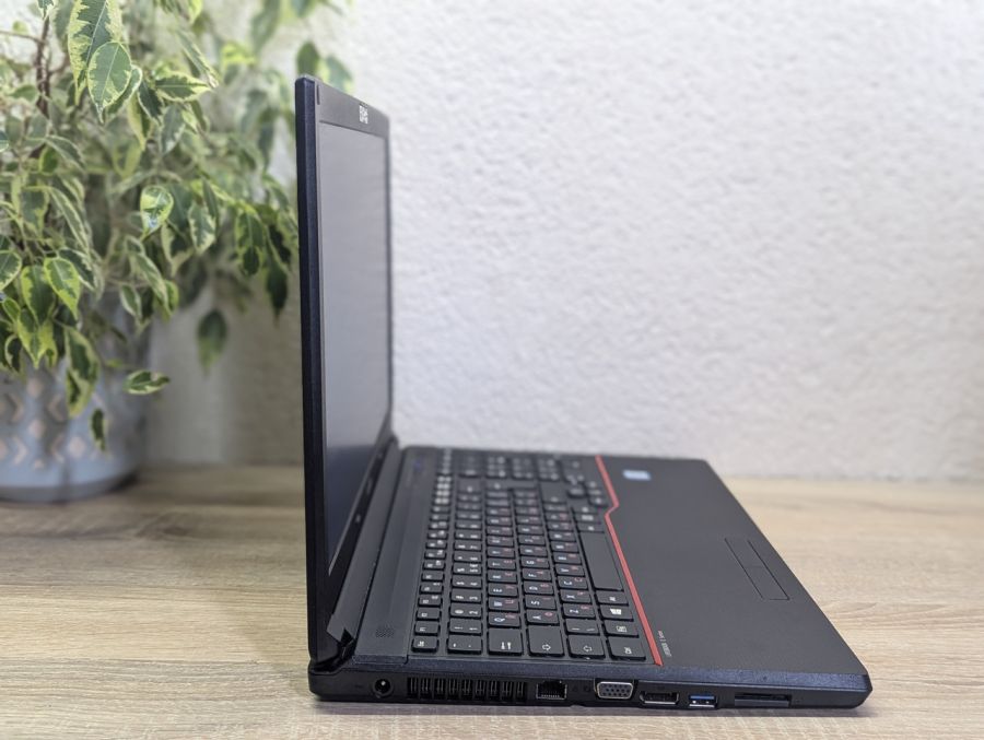 Ноутбук Б/В Fujitsu E556, Intel Core i5-6200U, DDR4 8 GB, SSD 128GB, 15.6" HD