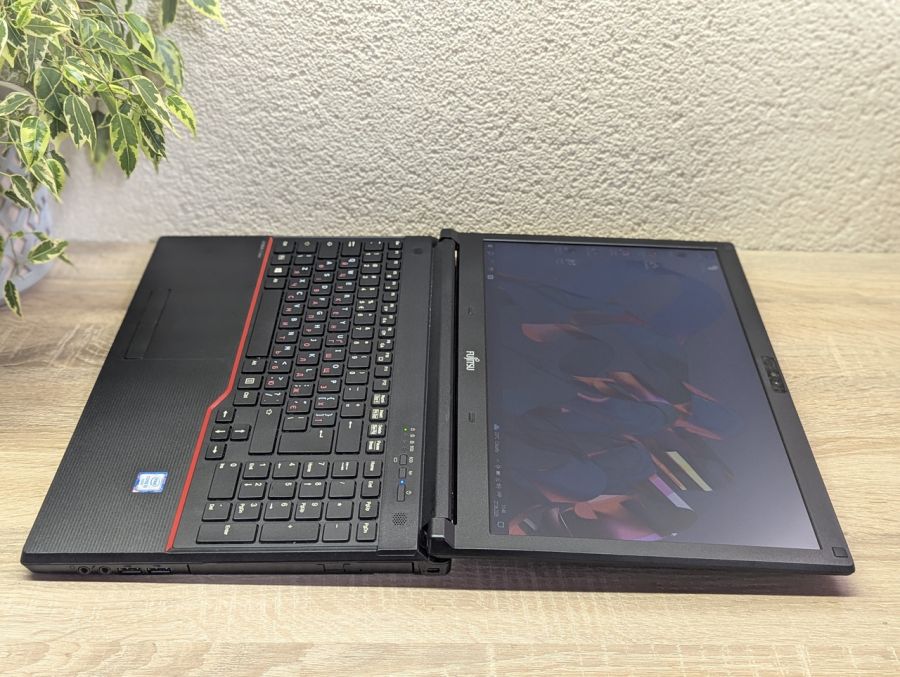 Ноутбук Б/В Fujitsu E556, Intel Core i5-6200U, DDR4 8 GB, SSD 128GB, 15.6" HD