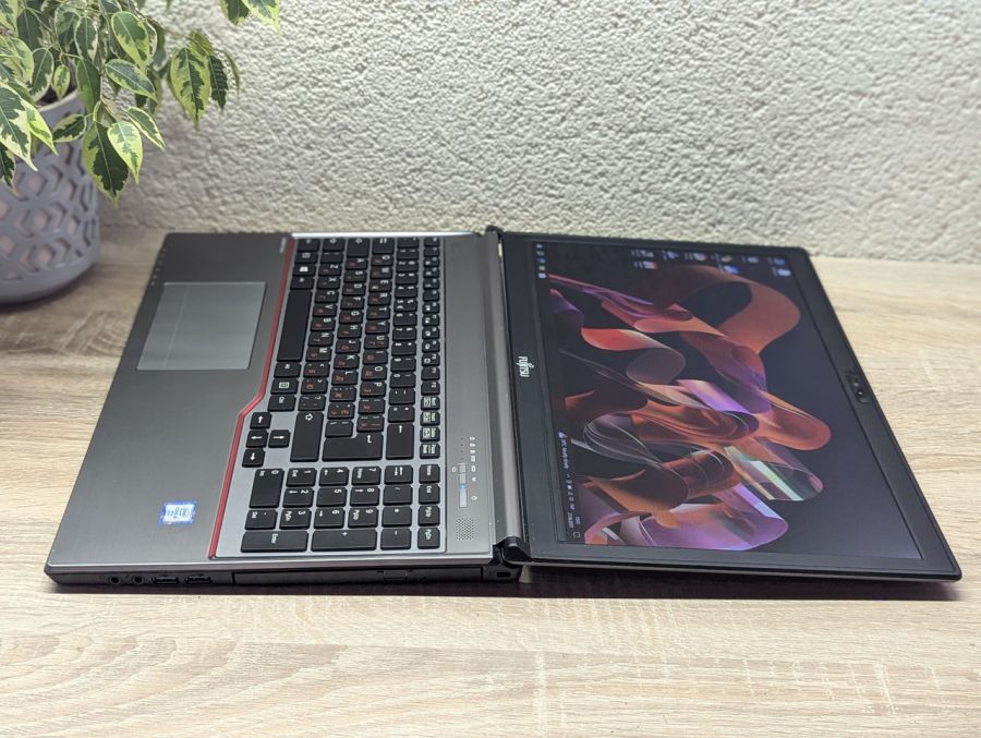 Уцінка! Ноутбук Б/В Fujitsu E756, Intel Core i5-6300U, DDR4 8 GB, SSD 128GB, 15.6" Full HD