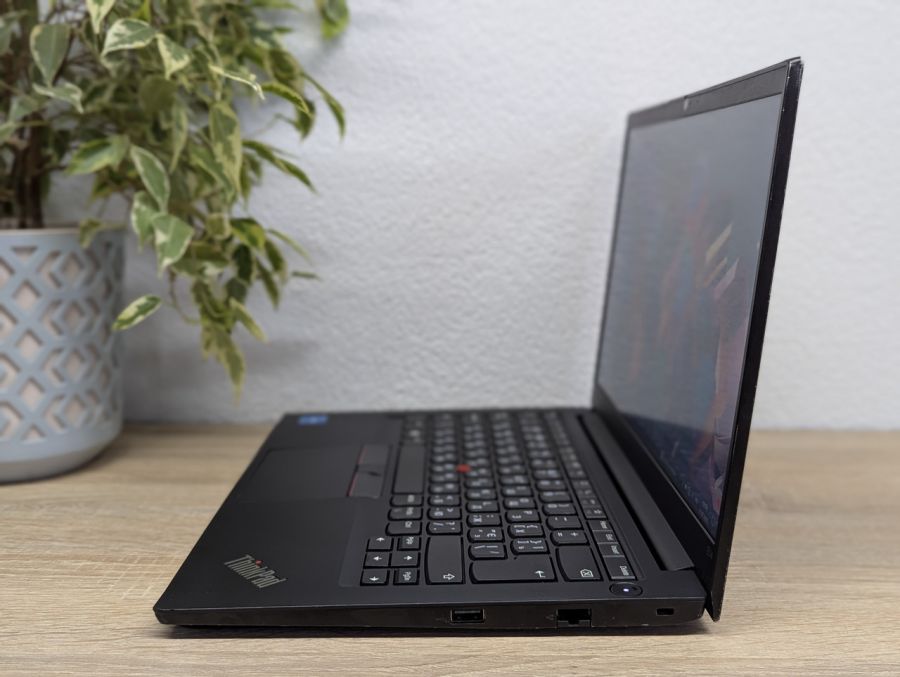 Уцінка! Ноутбук Б/В Lenovo ThinkPad E14, Intel Core i3-11Gen, DDR4 16 GB, SSD 256GB, 14" Full HD
