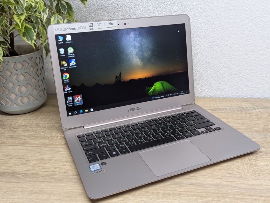 Ноутбук Б/В ASUS Zenbook UX305, Intel Core i5-6200U, DDR3 8 GB, SSD 128GB, 13" Full HD