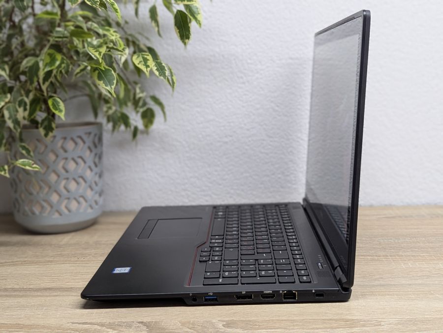 Ноутбук Б/В Fujitsu U758, Intel Core i5-8350U, DDR4 8 GB, SSD 128GB, 15.6" Full HD Сенсор
