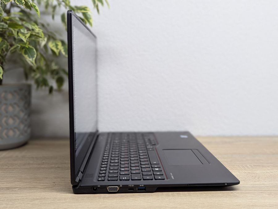 Ноутбук Б/В Fujitsu U758, Intel Core i5-8350U, DDR4 8 GB, SSD 128GB, 15.6" Full HD Сенсор