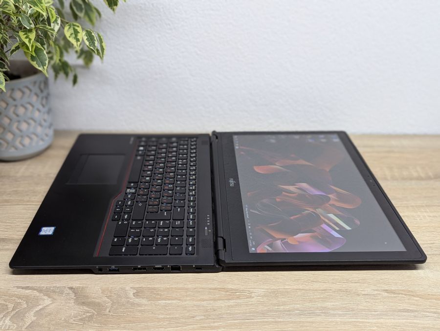 Ноутбук Б/В Fujitsu U758, Intel Core i5-8350U, DDR4 8 GB, SSD 128GB, 15.6" Full HD Сенсор