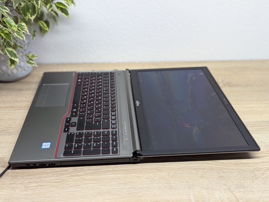 Уцінка! Ноутбук Б/В Fujitsu E756, Intel Core i5-6300U, DDR4 8 GB, SSD 256GB, 15.6" HD