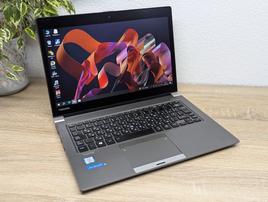 Ноутбук Б/В Toshiba Portege Z30T-C, Intel Core i5-6300U, DDR3 16 GB, SSD 256GB, 13" Full HD Сенсор