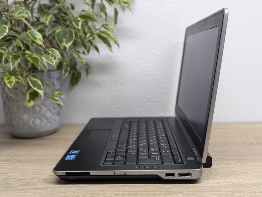 Ноутбук Б/В Dell Latitude E6330, Intel Core i5-3340M, DDR3 8 GB, SSD 128GB, 15.6" HD