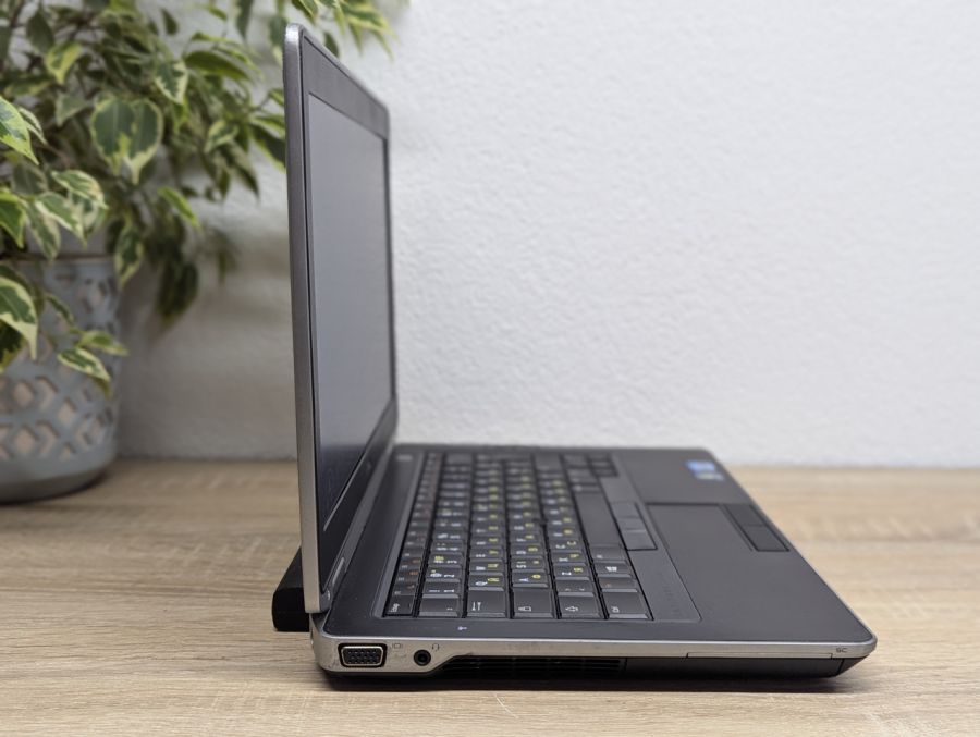 Ноутбук Б/В Dell Latitude E6330, Intel Core i5-3340M, DDR3 8 GB, SSD 128GB, 15.6" HD