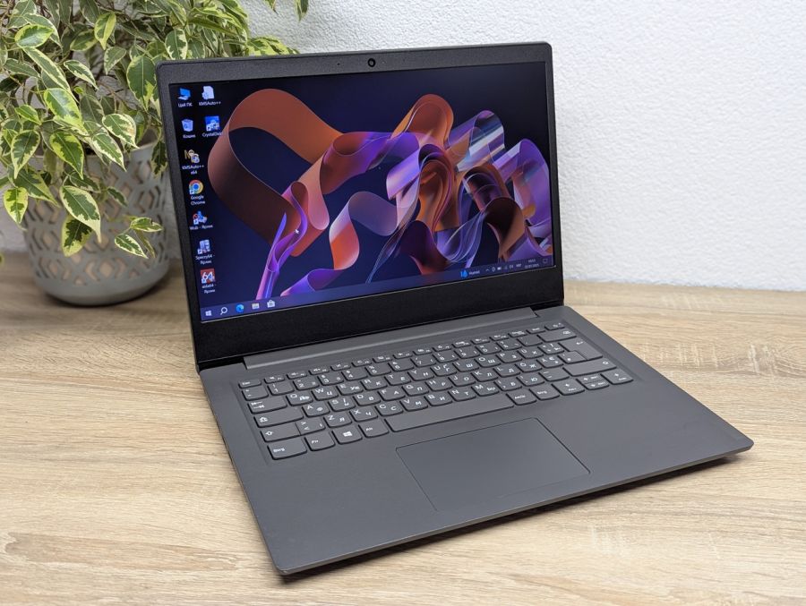 Уцінка! Ноутбук Б/В Lenovo V14-ADA, AMD Ryzen 3020e, DDR4 16 GB, SSD 256GB, AMD Radeon Vega, 14" Full HD