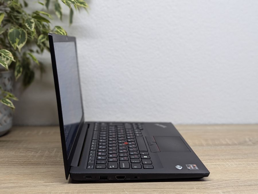 Ноутбук Б/В Lenovo ThinkPad E14, AMD Ryzen 3 5425U, DDR4 16 GB, SSD 256GB + 128 GB, AMD Radeon Graphics 1Gb, 14" Full HD