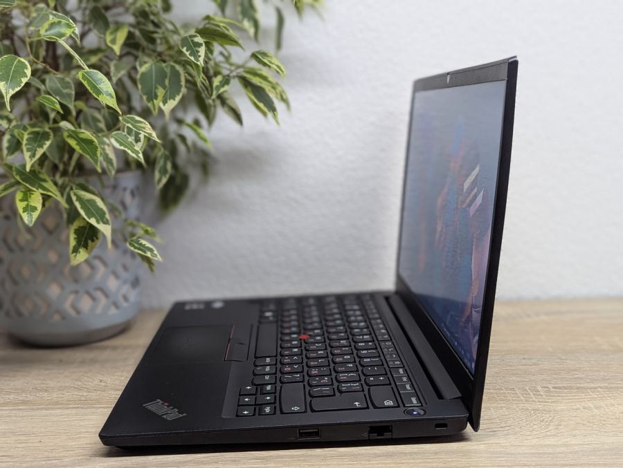 Ноутбук Б/В Lenovo ThinkPad E14, AMD Ryzen 3 5425U, DDR4 16 GB, SSD 256GB + 128 GB, AMD Radeon Graphics 1Gb, 14" Full HD
