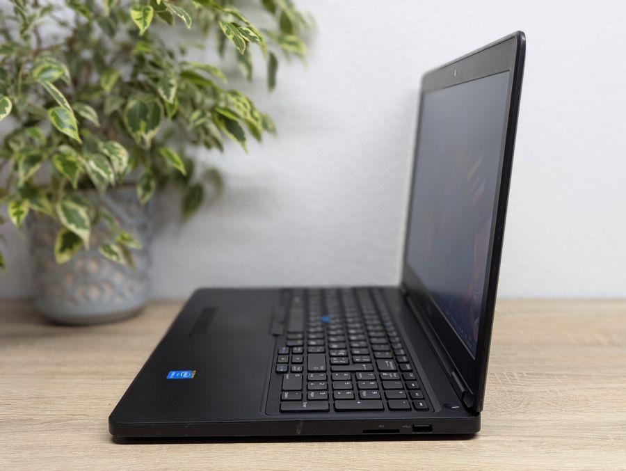 Уцінка! Ноутбук Б/В Dell Latitude E5550, Intel Core i5-5300U, DDR3 8 GB, SSD 128GB, 15.6" HD