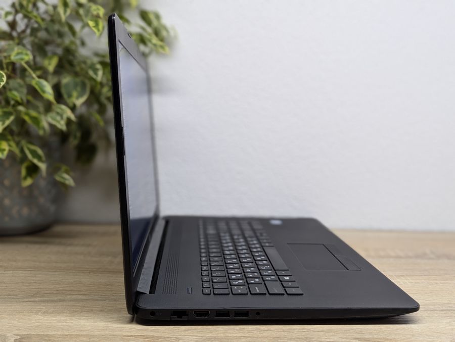 Ноутбук Б/В HP Laptop 17, Intel Core i3-8130U, DDR4 8 GB, SSD 128GB, 17.3" UHD