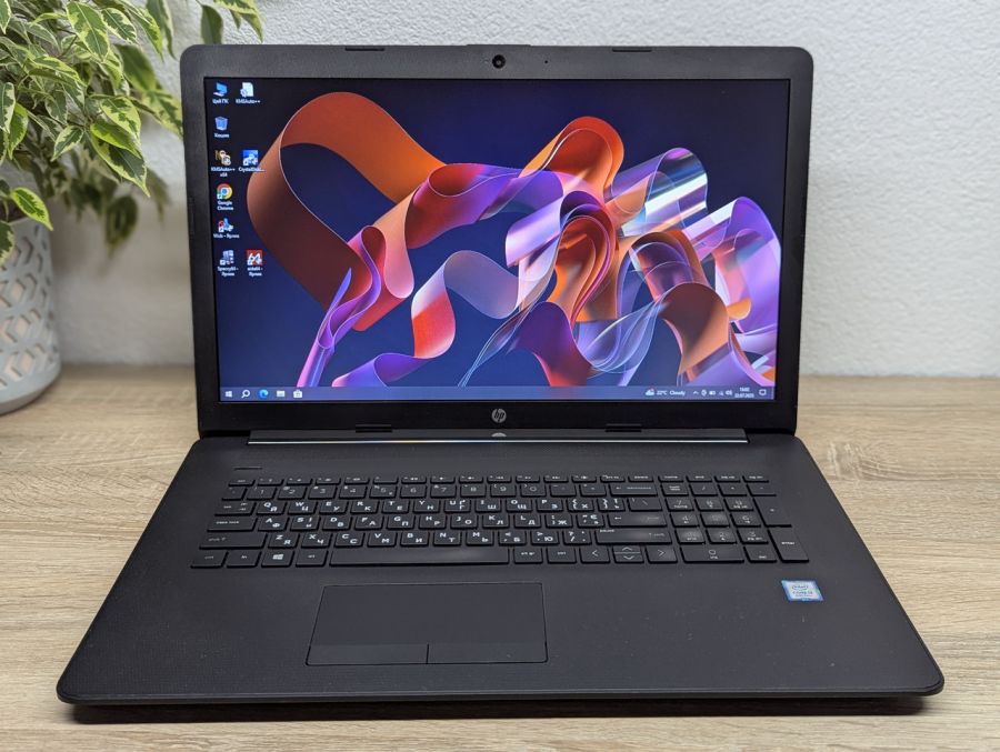Ноутбук Б/В HP Laptop 17, Intel Core i3-8130U, DDR4 8 GB, SSD 128GB, 17.3" UHD