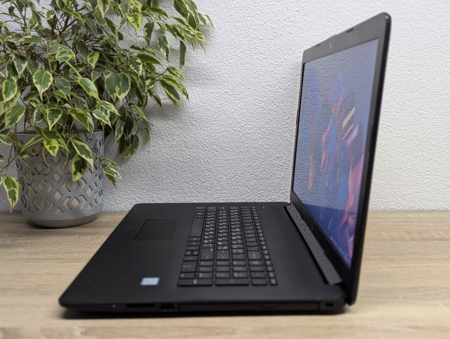 Ноутбук Б/В HP Laptop 17, Intel Core i3-8130U, DDR4 8 GB, SSD 128GB, 17.3" UHD