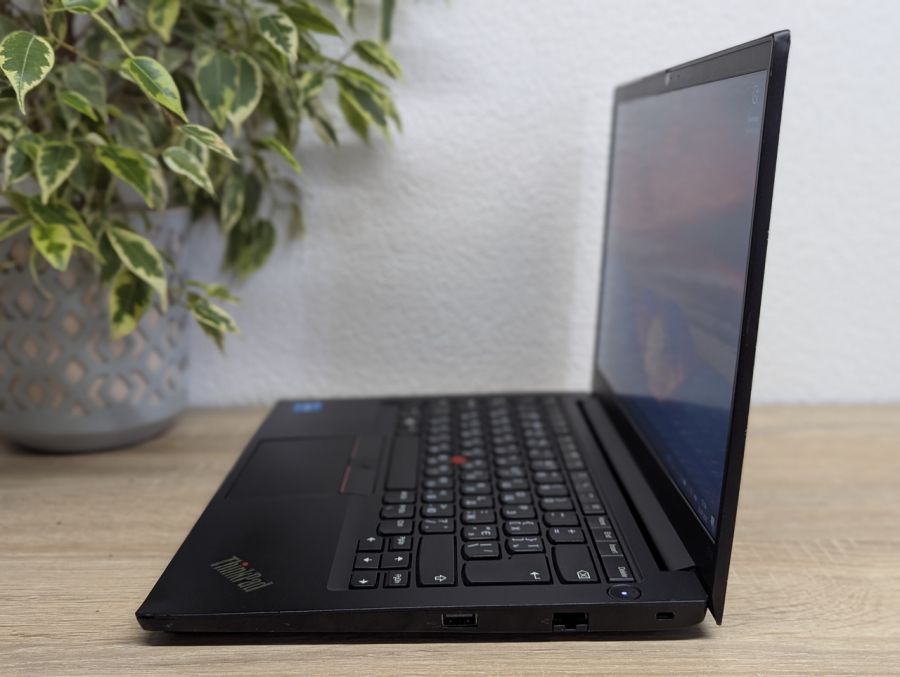 Уцінка! Ноутбук Б/В Lenovo ThinkPad E14, Intel Core i3-11Gen, DDR4 16 GB, SSD 256GB, 14" Full HD