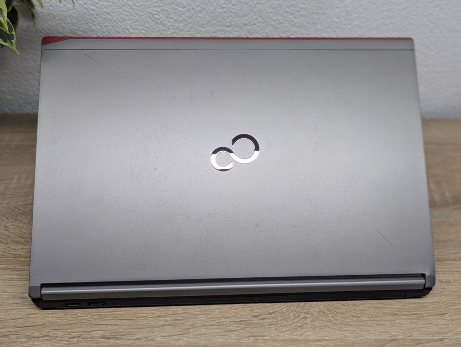 Ноутбук Б/В Fujitsu E756, Intel Core i5-6300U, DDR4 8 GB, SSD 256GB, 15.6" Full HD