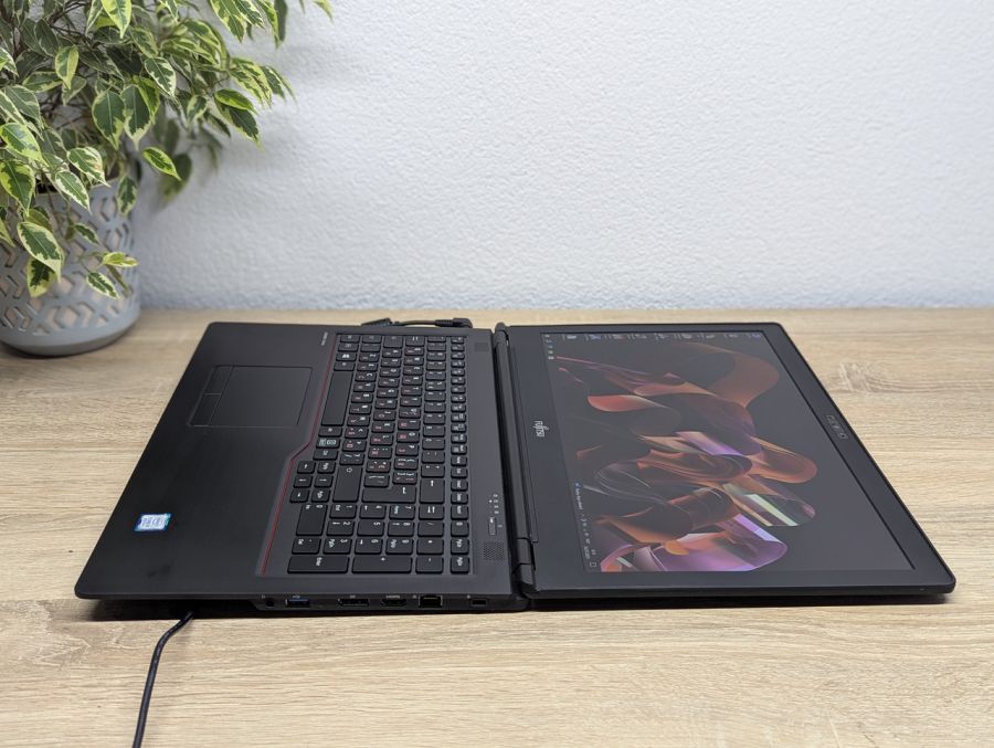 Уцінка! Ноутбук Б/В Fujitsu U759, Intel Core i5-8665U, DDR4 8 GB, SSD 256GB, 15.6" Full HD
