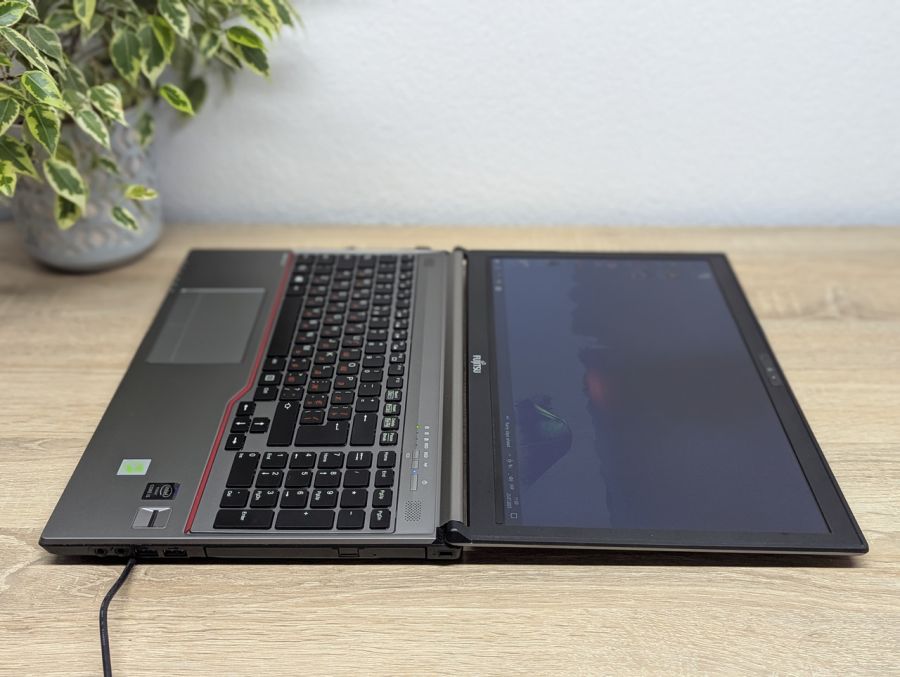 Уцінка! Ноутбук Б/В Fujitsu E754, Intel Core i5-4210M, DDR3 8 GB, SSD 256GB, 15.6" HD