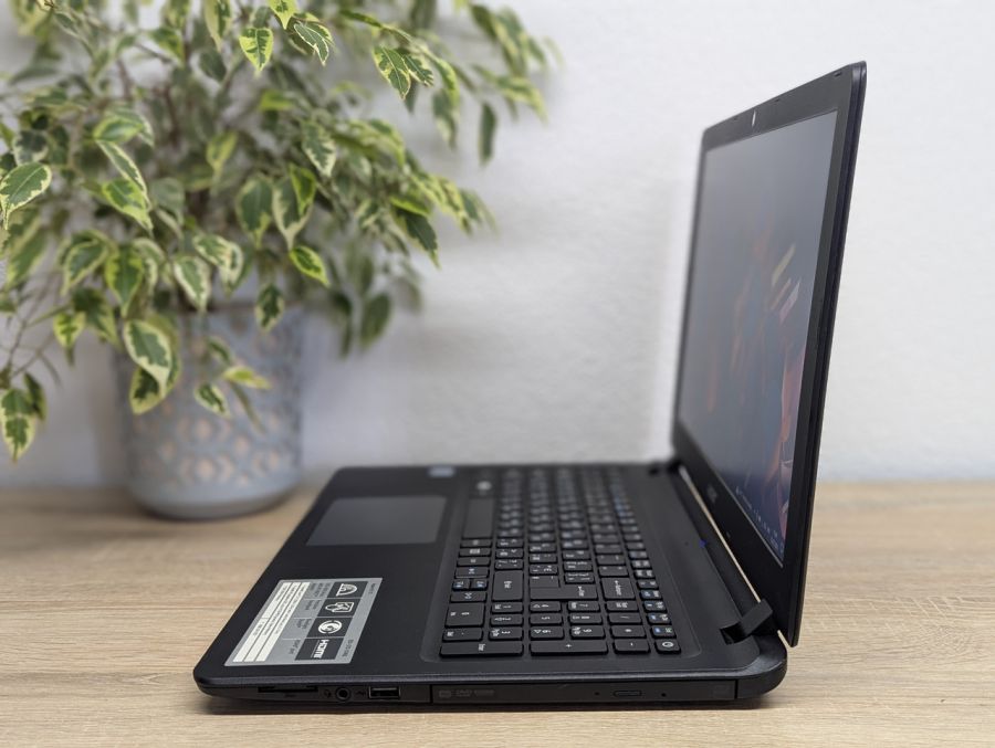 Ноутбук Б/В Acer Aspire ES1-572, Intel Core i5-7200U, DDR4 8 GB, SSD 128GB