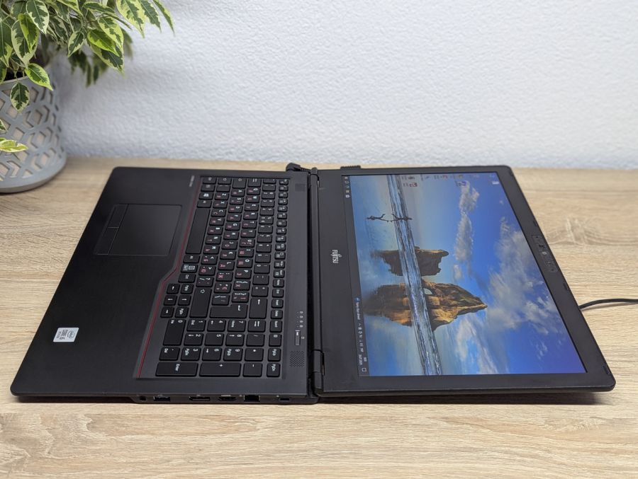 Уцінка! Ноутбук Б/В Fujitsu LifeBook U7510, Intel Core i5-10210U, DDR4 8 GB, SSD 256GB, 15" Full HD