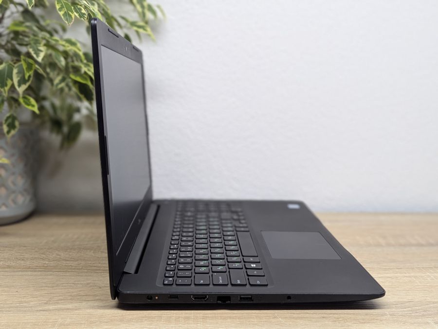 Ноутбук Б/В Dell Latitude 3590, Intel Core i5-8250U, DDR4 16 GB, SSD 256GB, 15.6" Full HD