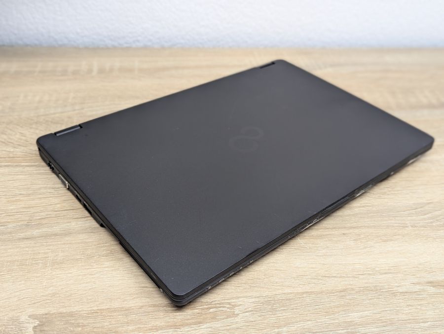Уцінка! Ноутбук Б/В Fujitsu U747, Intel Core i5-6200U, DDR4 8 GB, SSD 256GB, 14" Full HD