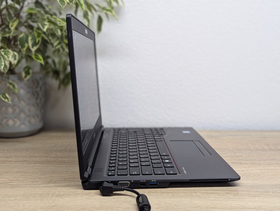 Уцінка! Ноутбук Б/В Fujitsu U747, Intel Core i5-6200U, DDR4 8 GB, SSD 256GB, 14" Full HD
