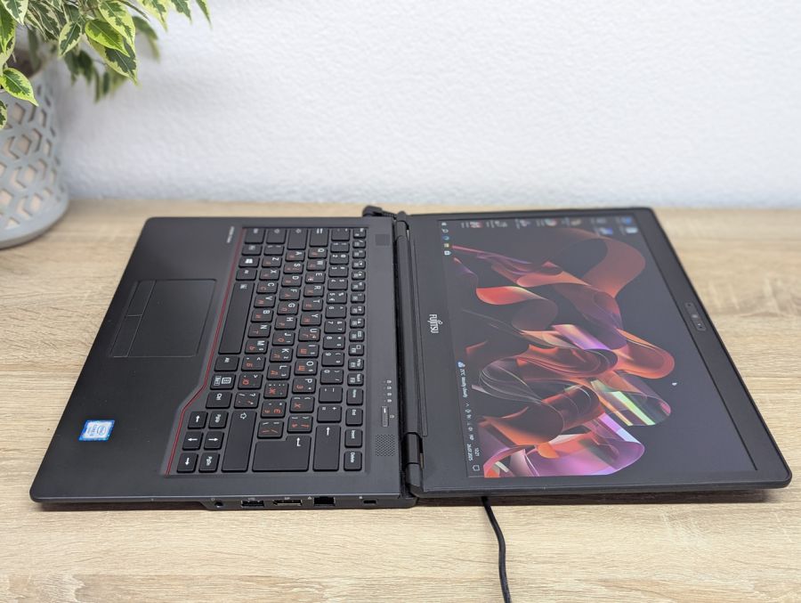 Уцінка! Ноутбук Б/В Fujitsu U747, Intel Core i5-6200U, DDR4 8 GB, SSD 256GB, 14" Full HD