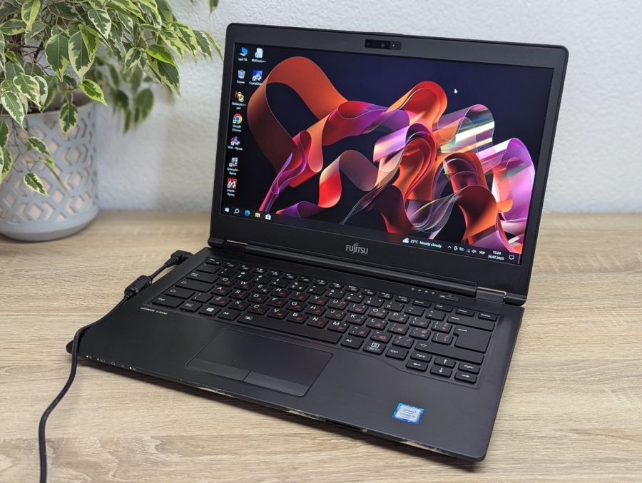 Уцінка! Ноутбук Б/В Fujitsu U747, Intel Core i5-6200U, DDR4 8 GB, SSD 256GB, 14" Full HD