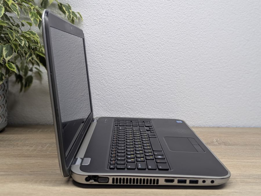 Уцінка! Ноутбук Б/В Dell Inspiron 7720, Intel Core i7-3630QM, DDR3 8 GB, SSD 128GB, NVIDIA GeForce GT 650M 2 Gb, 17" Full HD
