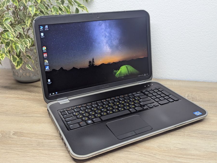 Уцінка! Ноутбук Б/В Dell Inspiron 7720, Intel Core i7-3630QM, DDR3 8 GB, SSD 128GB, NVIDIA GeForce GT 650M 2 Gb, 17" Full HD