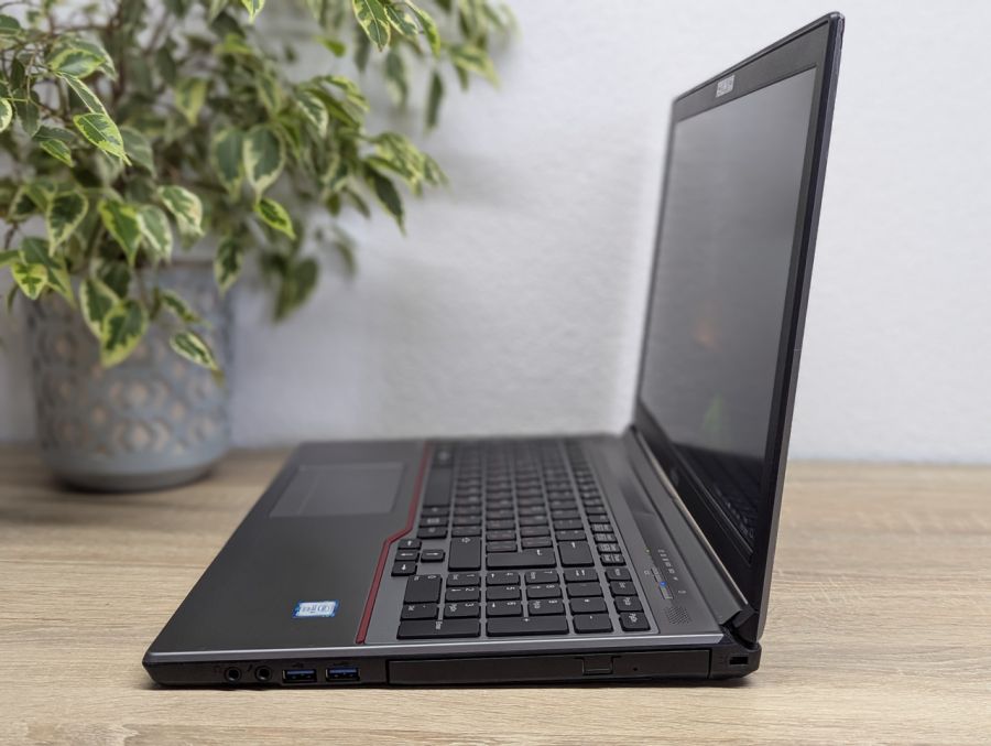 Уцінка! Ноутбук Б/В Fujitsu E756, Intel Core i5-6300U, DDR4 8 GB, SSD 256GB, 15.6" Full HD