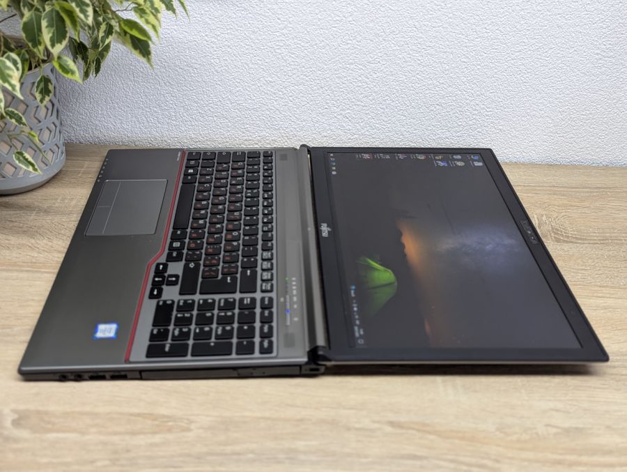 Уцінка! Ноутбук Б/В Fujitsu E756, Intel Core i5-6300U, DDR4 8 GB, SSD 256GB, 15.6" Full HD