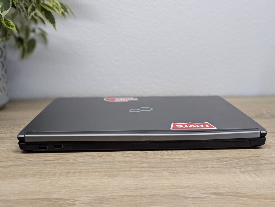 Уцінка! Ноутбук Б/В Fujitsu E756, Intel Core i5-6300U, DDR4 8 GB, SSD 256GB, 15.6" Full HD
