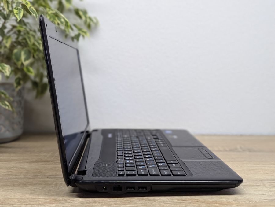 Уцінка! Ноутбук Б/В Medion Akoya X6816, Intel Core i7-2630QM, DDR3 8 GB, SSD 256GB, NVIDIA GeForce GT 555M, 15.6"