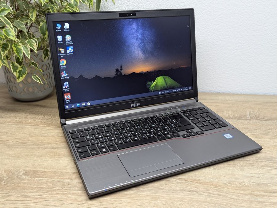 Ноутбук Б/В Fujitsu E756, Intel Core i5-6300U, DDR4 8 GB, SSD 256GB, 15.6" HD