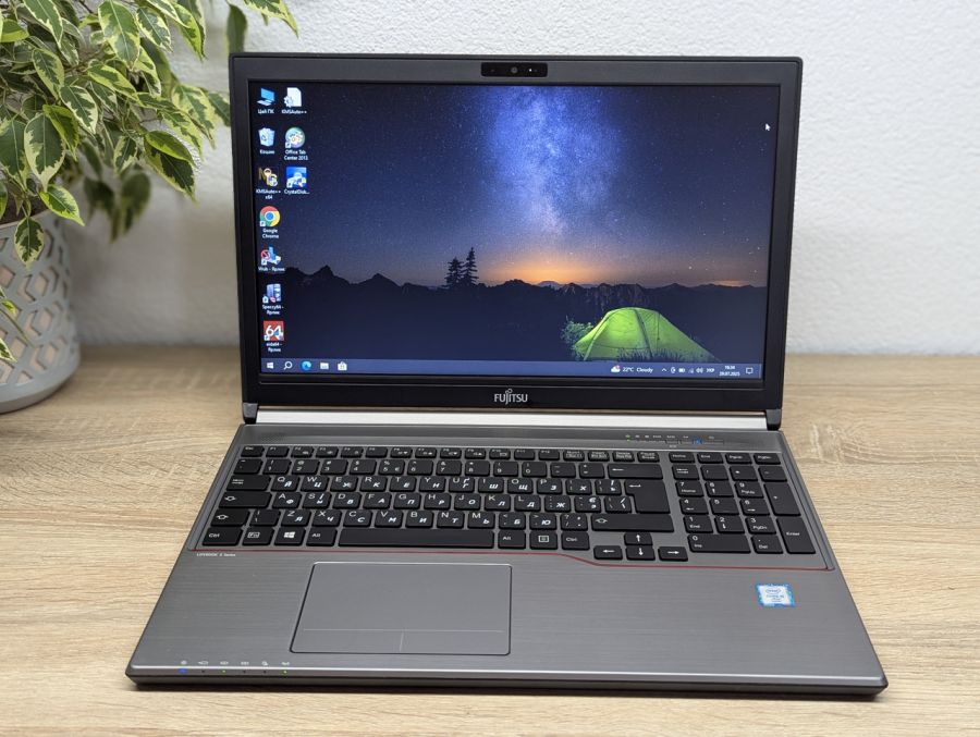 Ноутбук Б/В Fujitsu E756, Intel Core i5-6300U, DDR4 8 GB, SSD 256GB, 15.6" HD