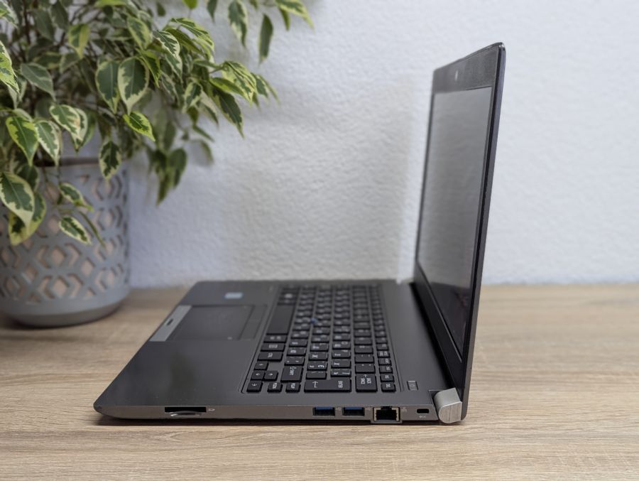 Уцінка! Ноутбук Б/В Toshiba Portege Z30-A, Intel Core i5-6300U, DDR3 8 GB, SSD 128GB, 13" Full HD