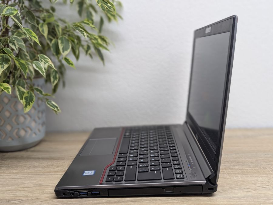 Уцінка! Ноутбук Б/В Fujitsu E736, Intel Core i5-6300U, DDR4 8 GB, SSD 128GB, 13" Full HD